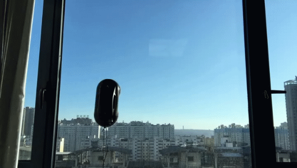 今后擦玻璃就靠它了，窗明镜亮心情好，玻妞擦窗机器人388体验