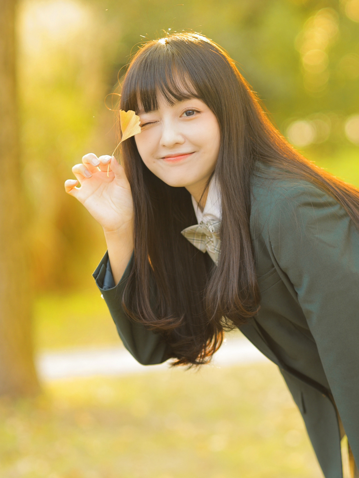 有戏,比如微笑,闭眼,睁眼闭眼等都很不错,尤其是拍摄微侧颜时更是如此