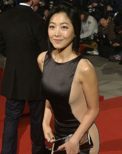 女星被迫陪高管“多人运动”，遭虐待8小时，最终在衣柜上吊自杀