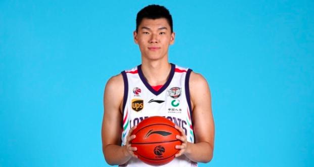 范子铭等人的合照(范子铭:生于篮球世家的东莞少年,却在cba决赛被广东