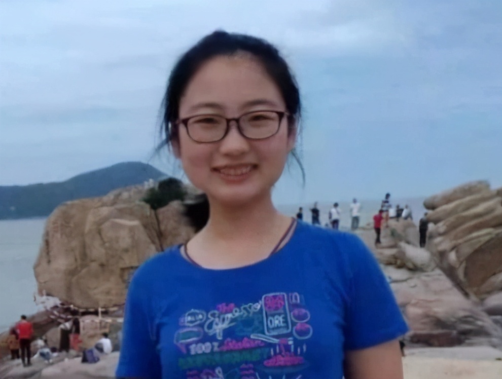 高考女状元黄亦陈：她拿到的奖金，父母不吃不喝10年才能攒下