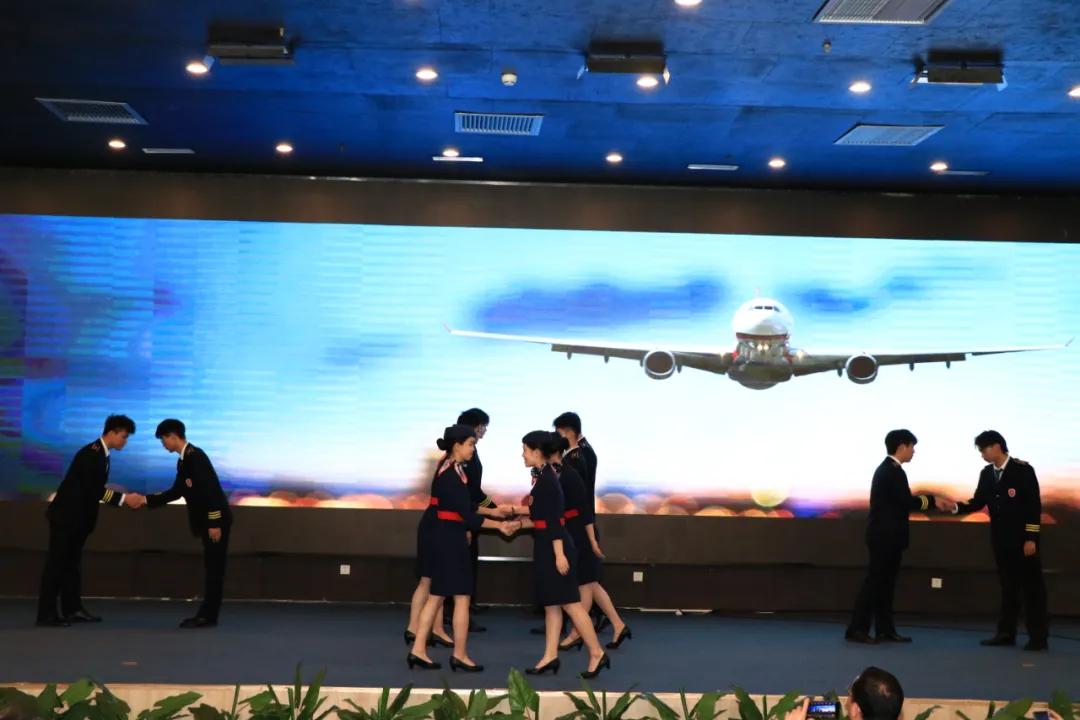 知云时代 | 厦门工学院职业教育学院IT服务专业授机仪式