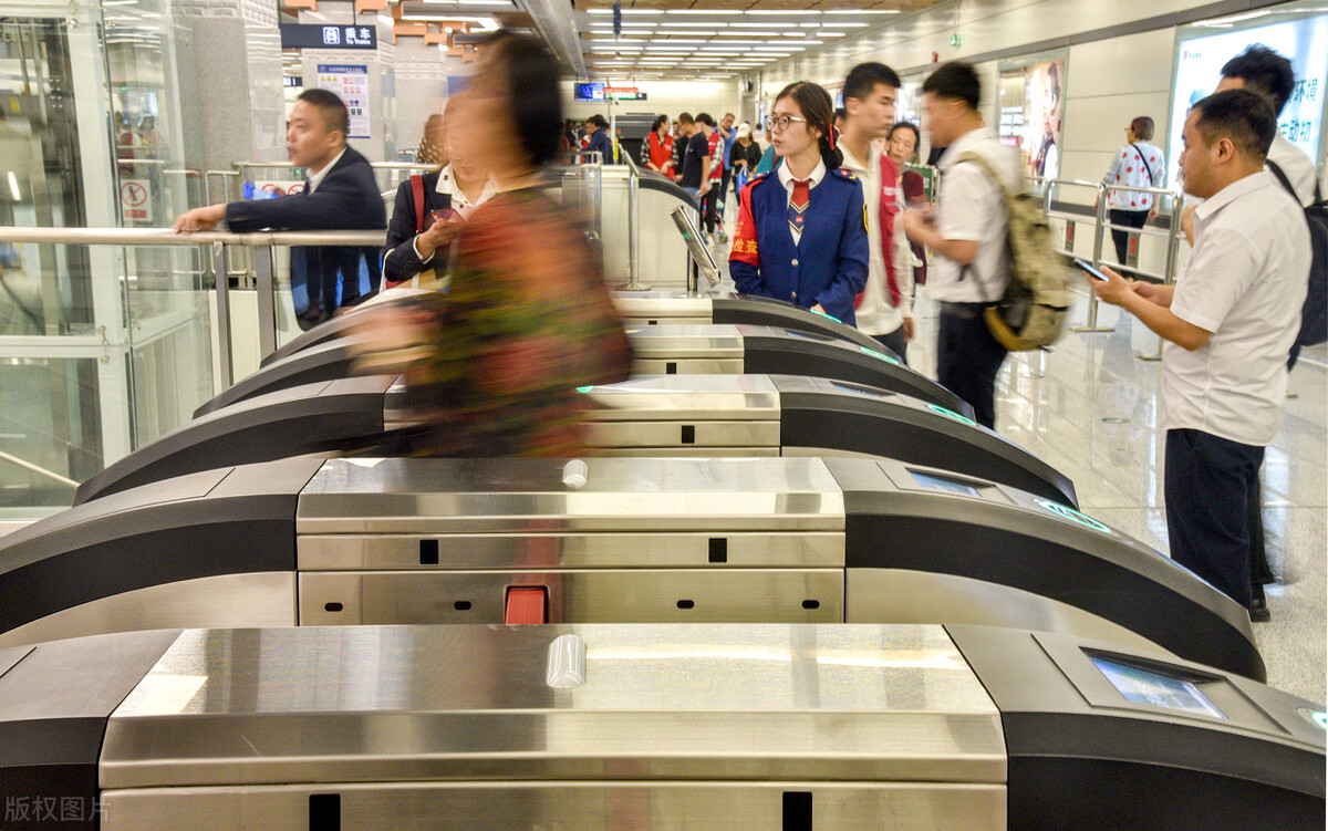 西安灞桥区和长安区哪个好？