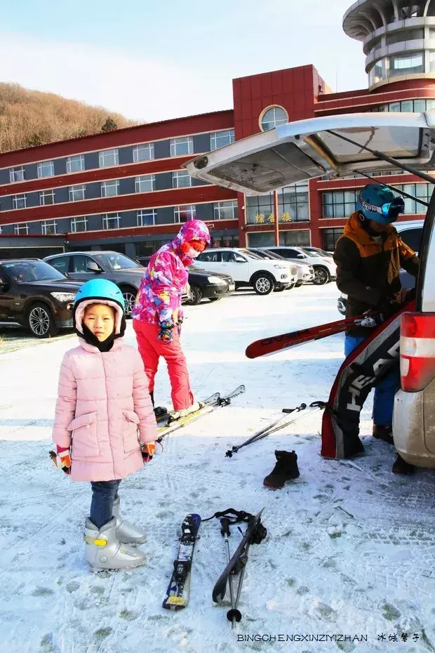 单板滑雪u型场地图(哈尔滨帽儿山高山滑雪场，滑雪发烧友驰骋的乐园)