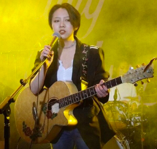 13岁只身远赴异国求学，出道33年不拼爹，她爹竟然是陈道明