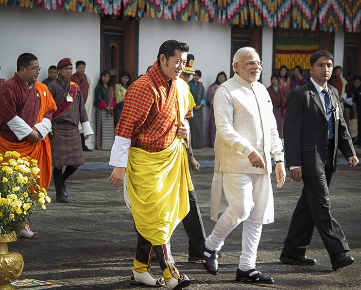 为什么清华大学教授错了？落后真的要挨打吗？答案就在《三体》里