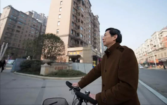 妻子惨死家中，丈夫被判无期，19年后再次开庭，法院：我们搞错了