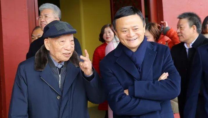 徐文荣：40多岁正式创业，77岁重建圆明园，86岁时马云为他撑伞