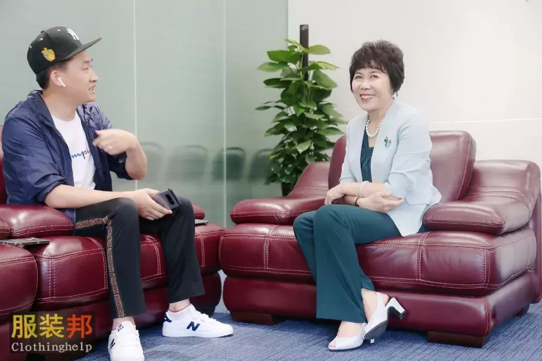 一家女装品牌的公司，IT部门有133个人，传统服装不再传统