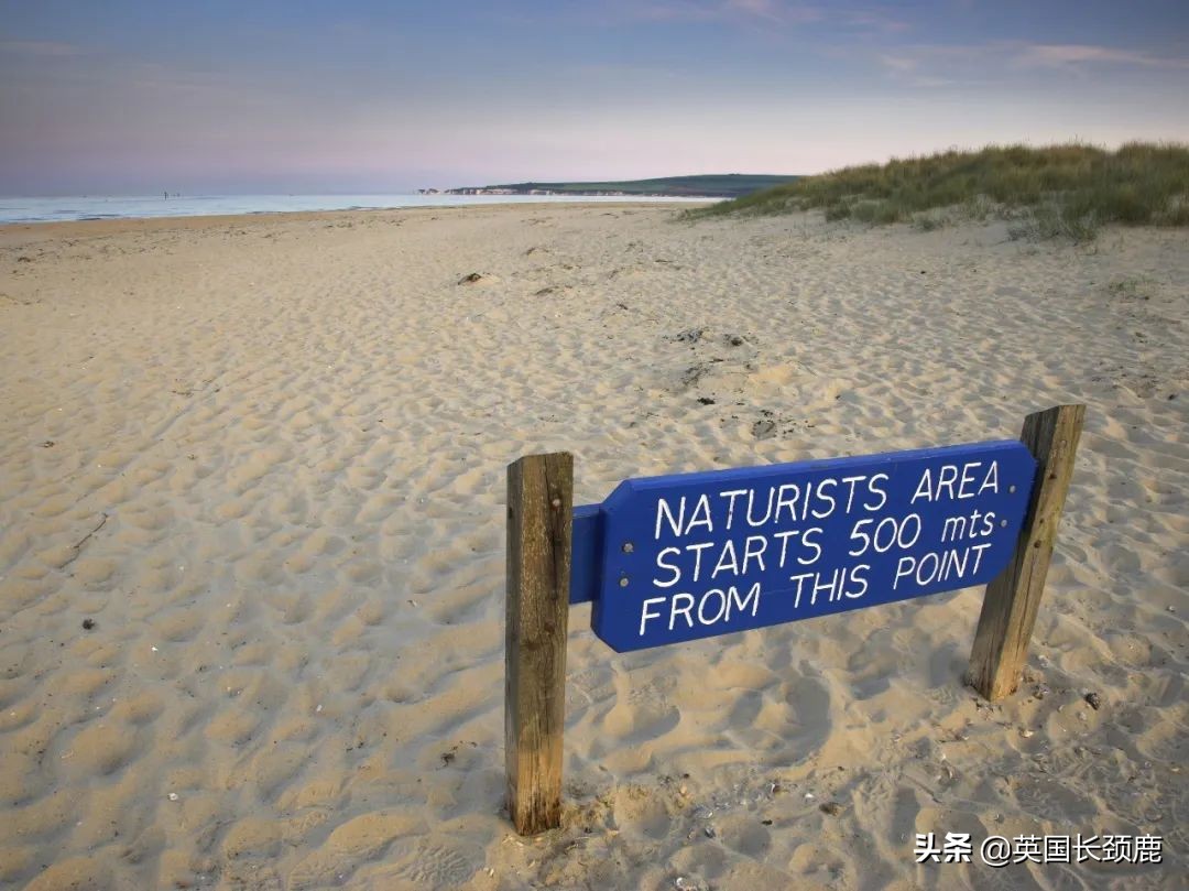 全部脱掉！英国赤裸主义兴起，以后再也不用洗衣服了？