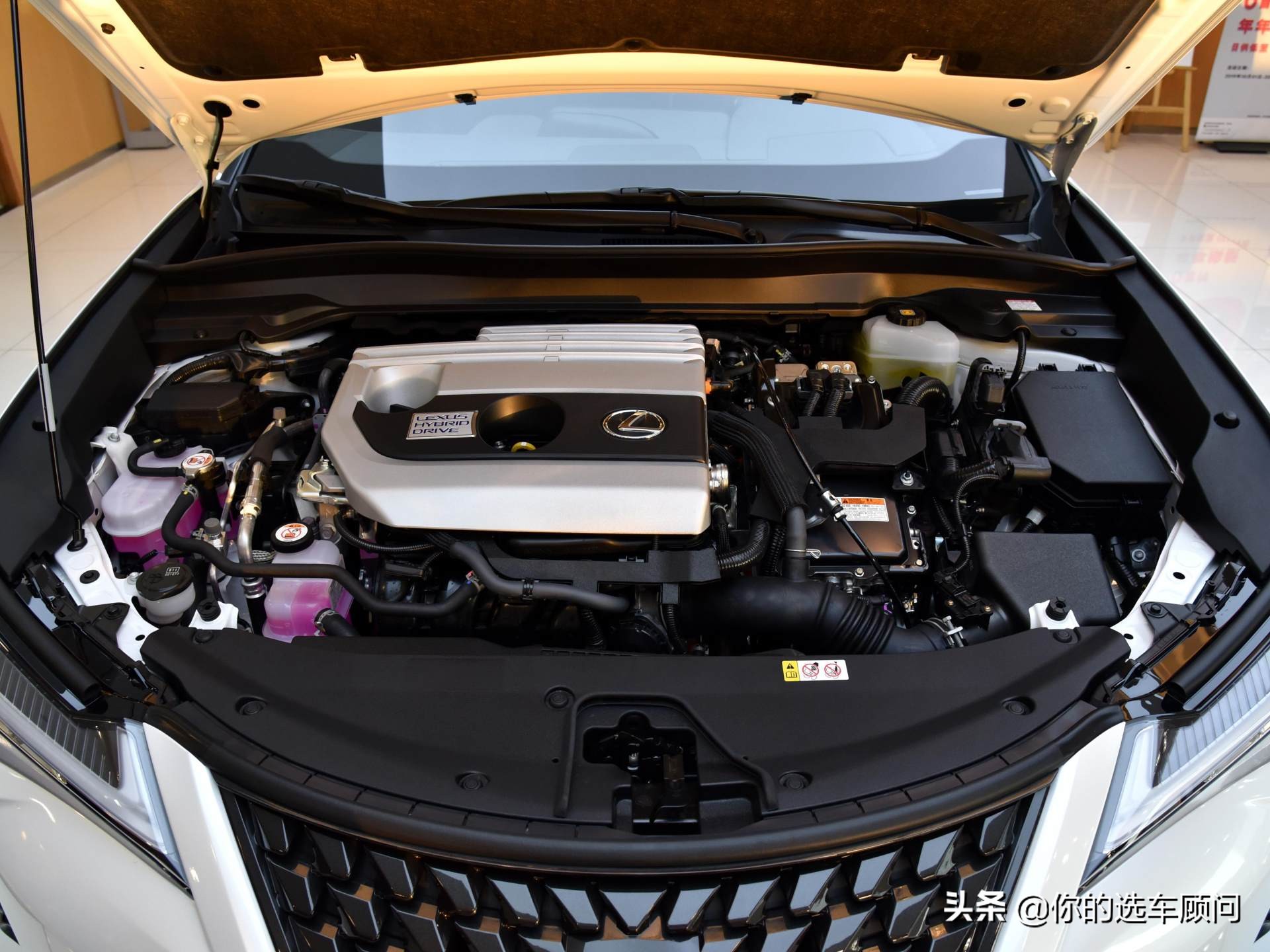 入门级价格原装进口，4.6L油耗的日系豪华SUV，带你看雷克萨斯UX