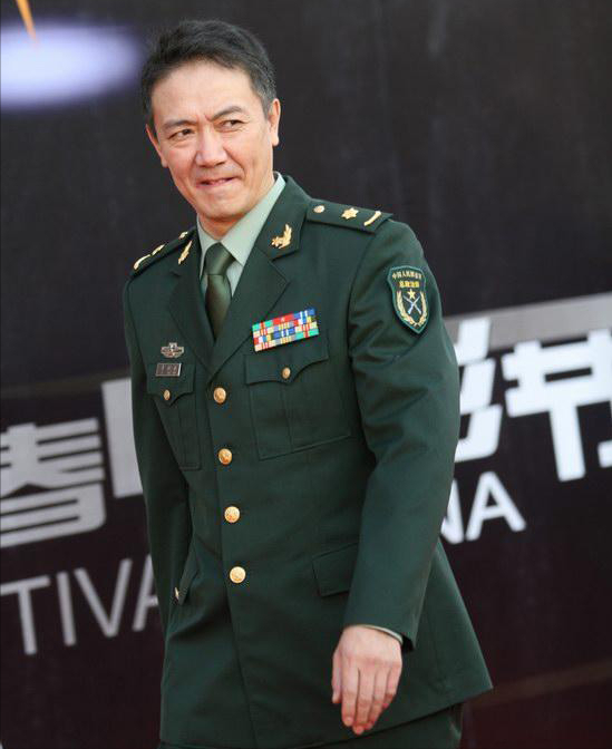 cctv8狠播一部"精品"大作,李幼斌这一出场"惊艳四座"