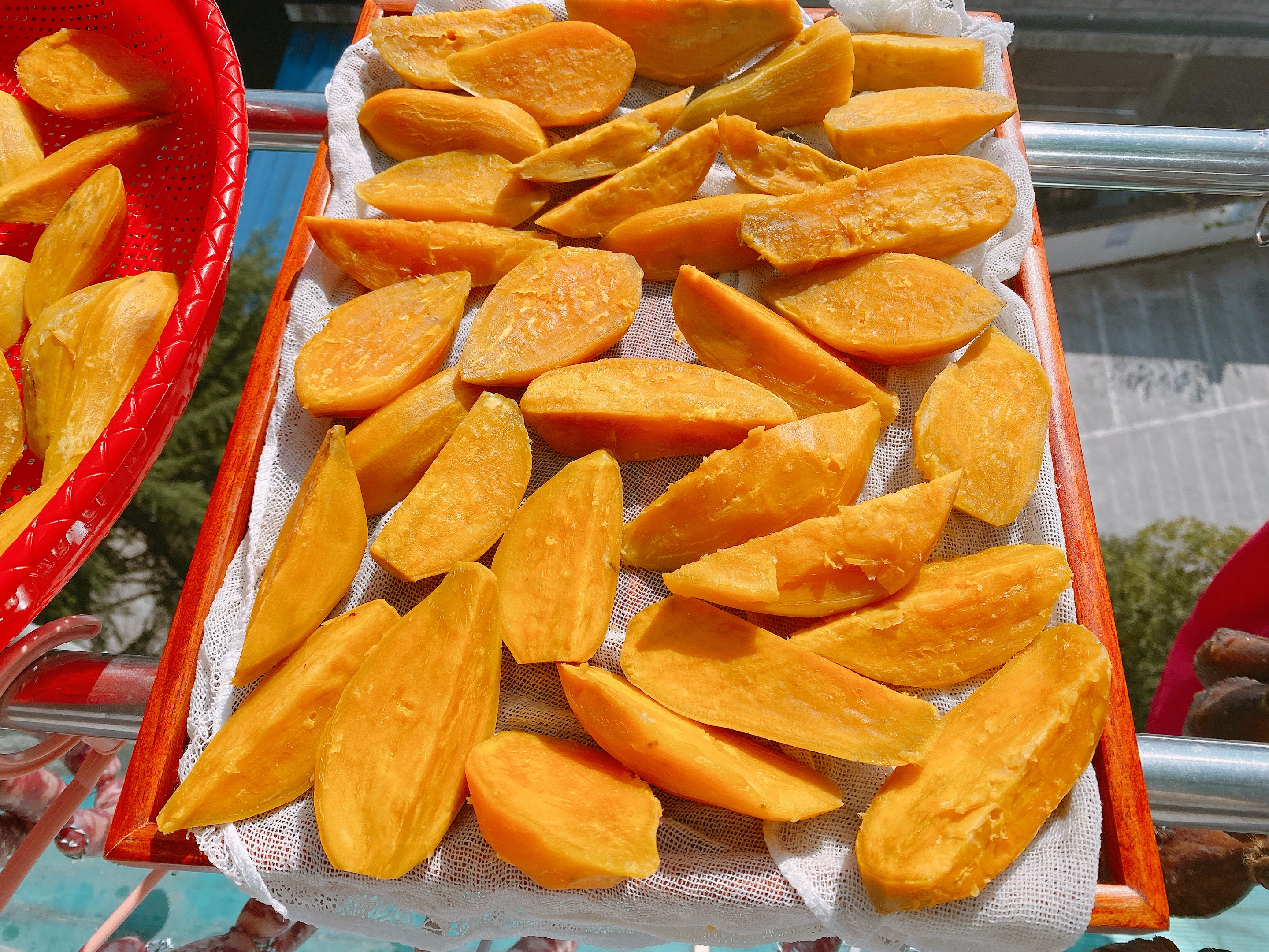 晒红薯干，用上这个老方法，牢记3个技巧，软糯不发硬，Q弹有嚼劲