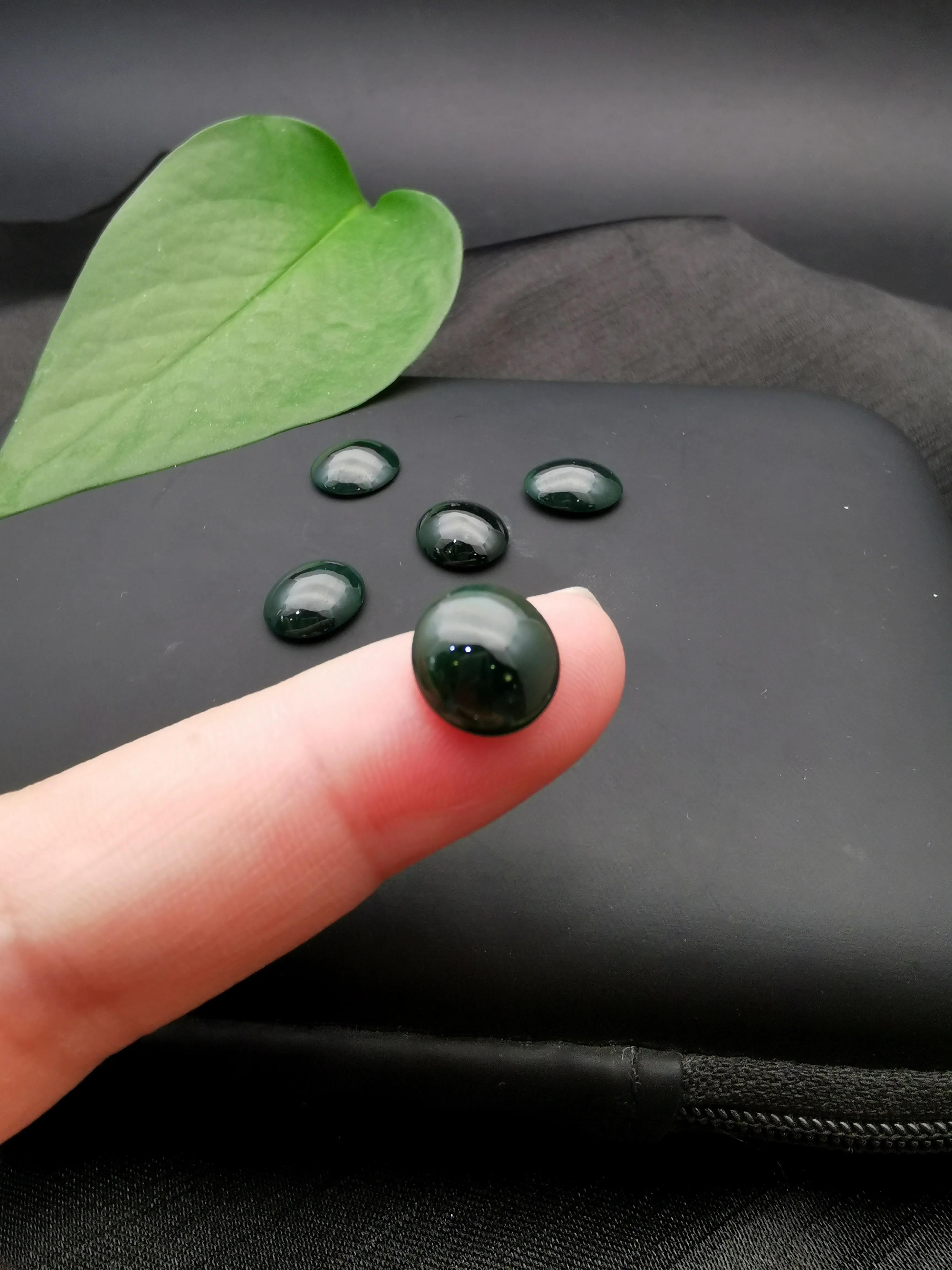 翡翠蓝水蛋面，镶嵌手链或者戒指都是绝美，询价有惊喜