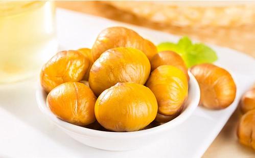 糖炒板栗在家怎么做？大厨教你正确做法，个个好剥壳，香甜又好吃