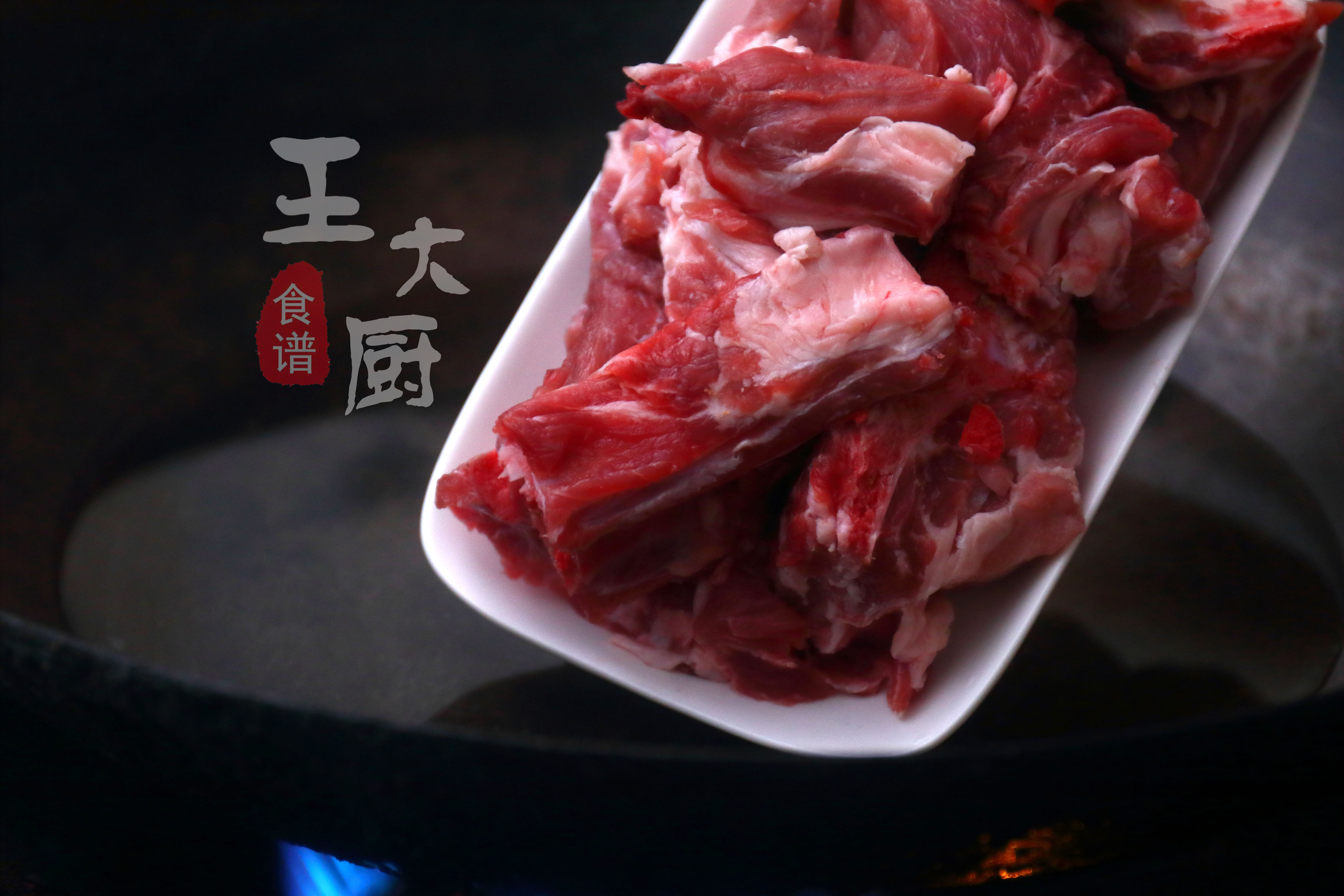 酸菜炖大骨头的做法（11步做出酸菜炖大骨酸香可口）