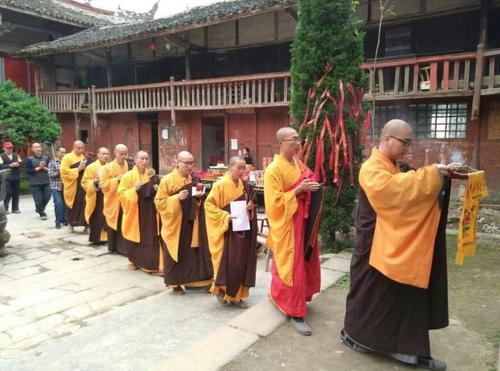 30人学霸僧团放弃百万年薪，集体皈依佛门，如今生活如何？