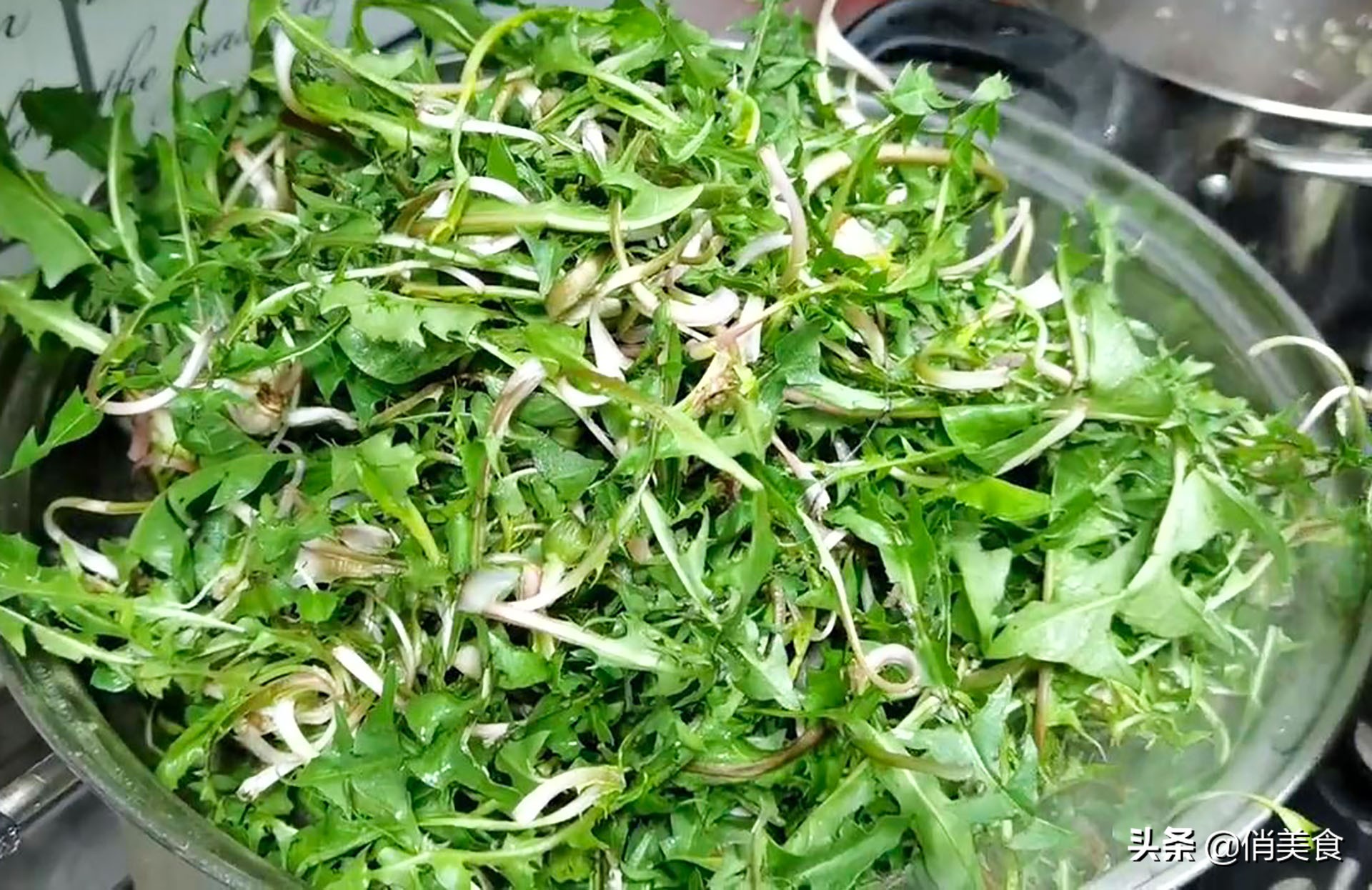 外婆私藏多年炒制蒲公英茶的经验，无苦涩只有茶香，放半年不会坏