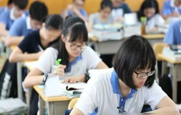 河南美女学霸火了，高考总分643数学满分，称不写数学题浑身难受