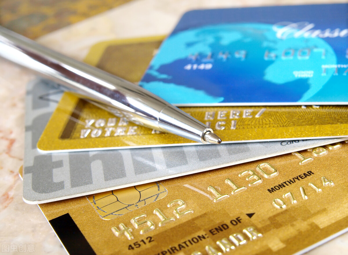 信用卡最低还款会越滚越多吗，信用卡最低还款 的后果？