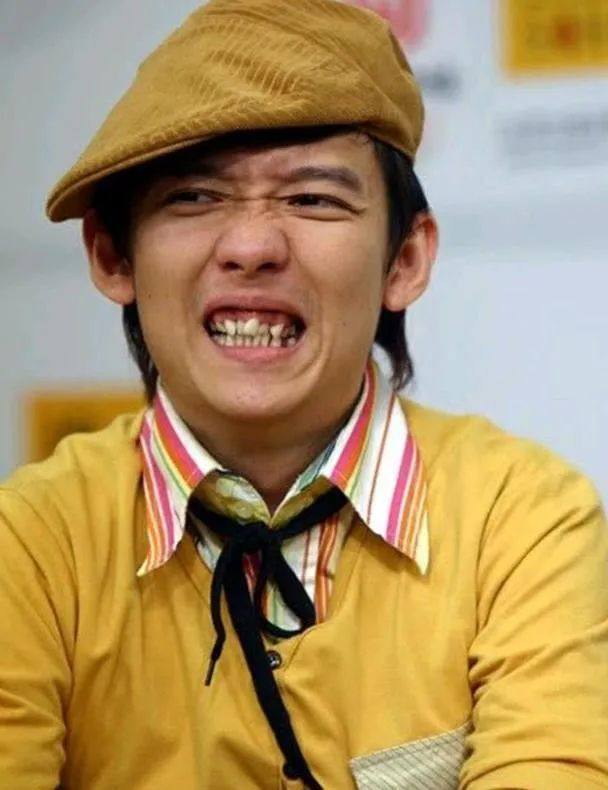 人均一副烤瓷牙的娱乐圈,牙齿有缺陷,却坚决不整的明星,太稀罕