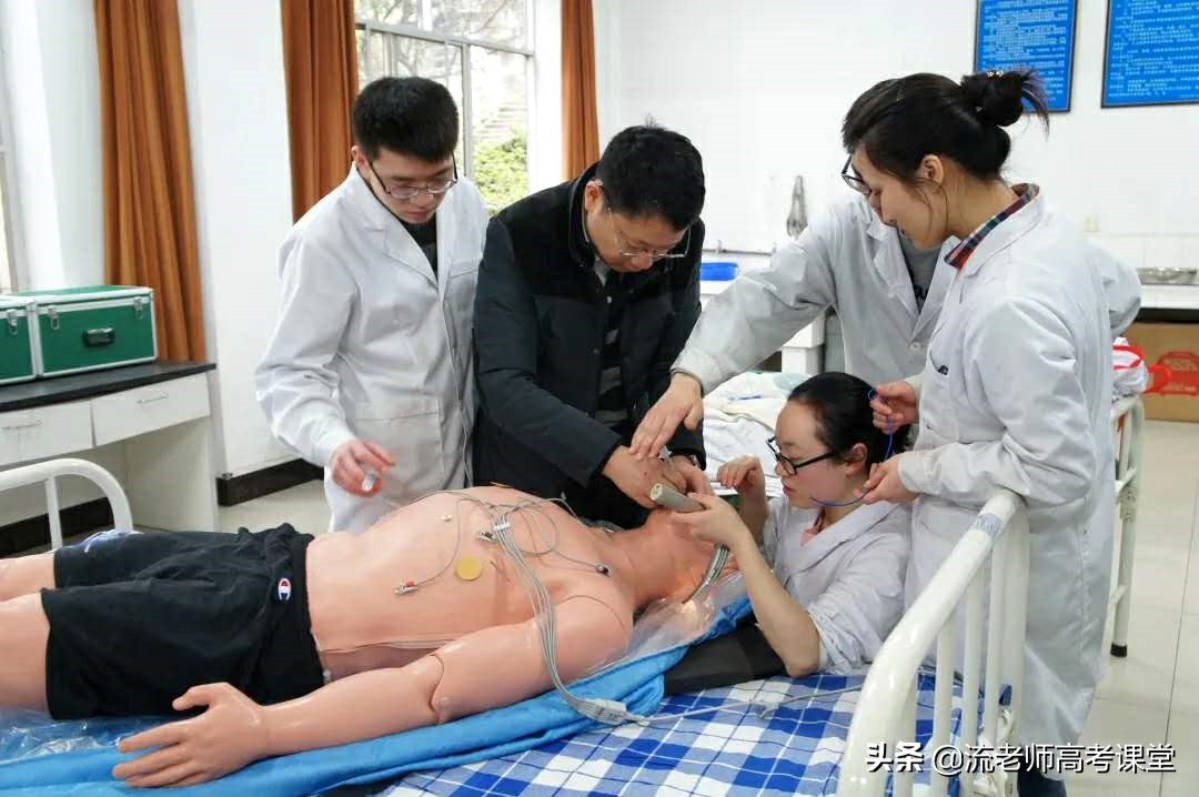 西南医科大学学霸黄露玲，貌美如花气质佳，获得9所名校保研资格