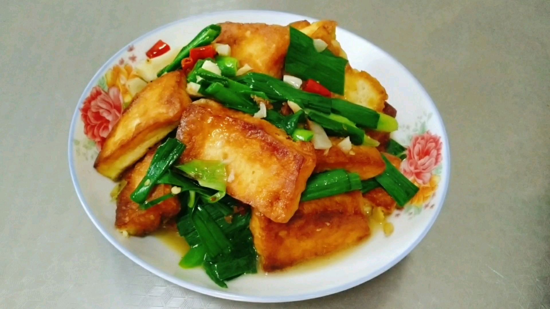 图片[6]-【酱烧青蒜豆腐】做法步骤图 解馋过瘾 一大盘不够吃-起舞食谱网