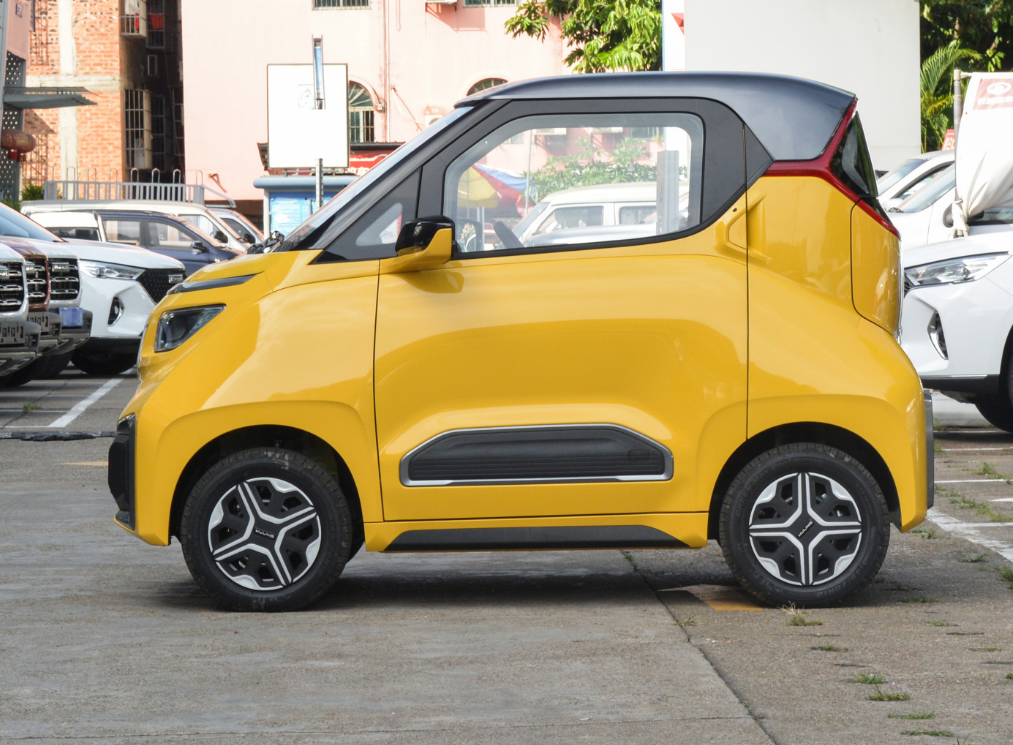 五菱的代步车,新车nanoev车长2米5,配2座续航305km,4.98万起售