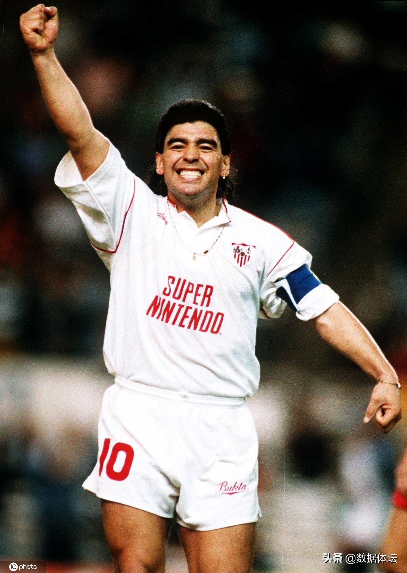 82世界杯阿根廷球王(球王陨落,世界哭泣——组图追忆马拉多纳的传奇