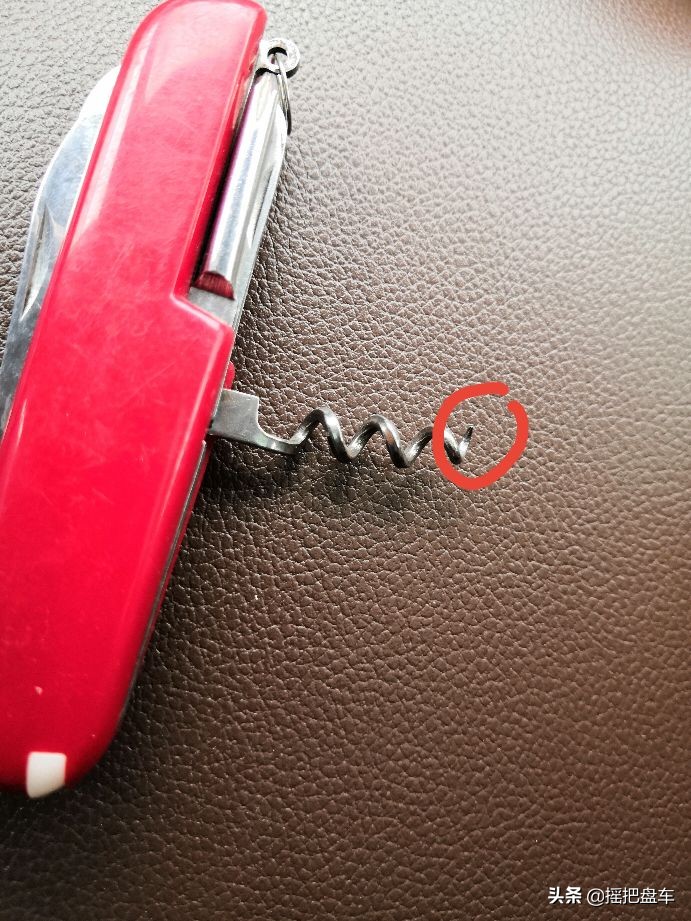 自己更换比亚迪唐2015款更换点烟器保险丝