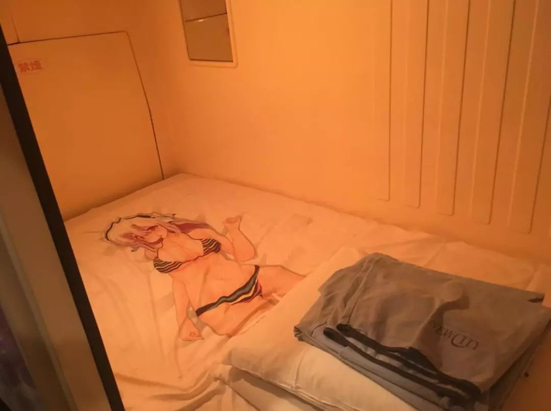日本推出动漫主题胶囊旅馆，等身大美少女抱枕陪宅男入眠