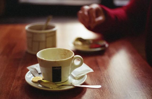 为什么有些人喝了咖啡反倒更困？