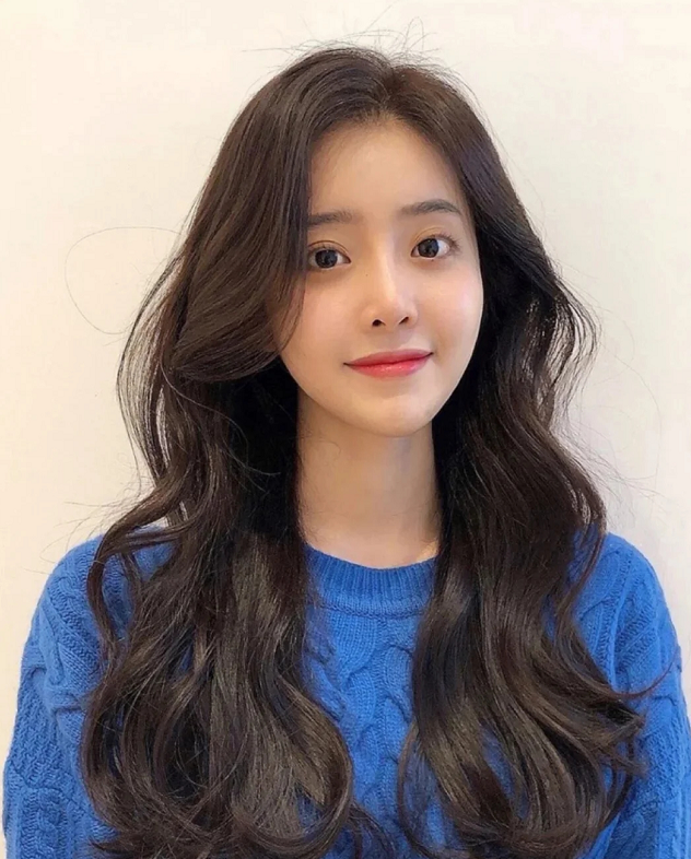 圆脸适合什么发型女长发还是短发(圆脸适合什么发型女 脸大短发) - 盾