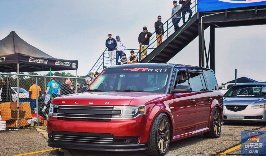 一辆“肌肉感满满”的全尺寸SUV！福特Ford FLEX