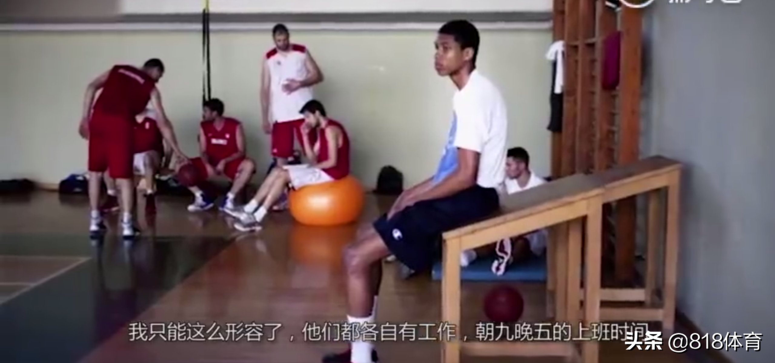 nba选秀大会为什么穿西装(字母哥从希腊来NBA选秀,下飞机经纪人问:你西装呢?字母:西装是啥)