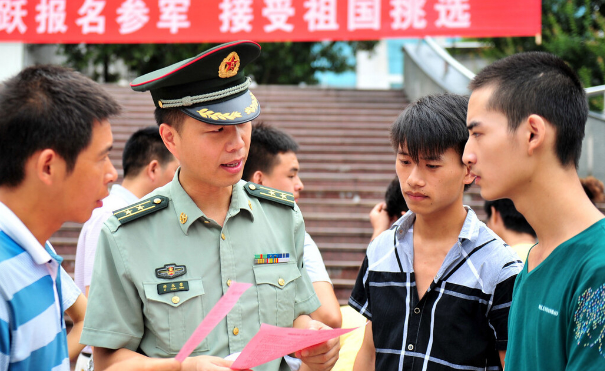 2021征兵有新变化，出现这几种政审不合格，大学生参军无望
