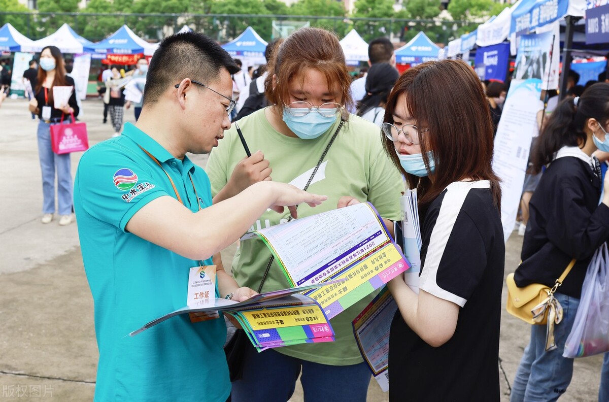 本科二批征集志愿，缺额人数1800+，过本科线就能报考