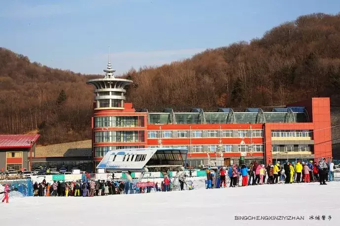 单板滑雪u型场地图(哈尔滨帽儿山高山滑雪场，滑雪发烧友驰骋的乐园)