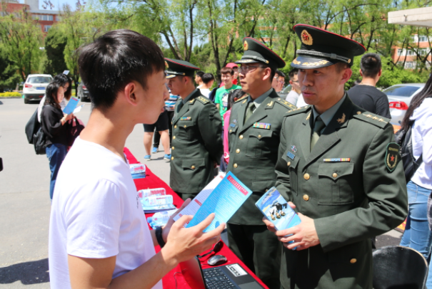 2021二次征兵即将启动，征兵要求有变化，想参军的大学生须知晓