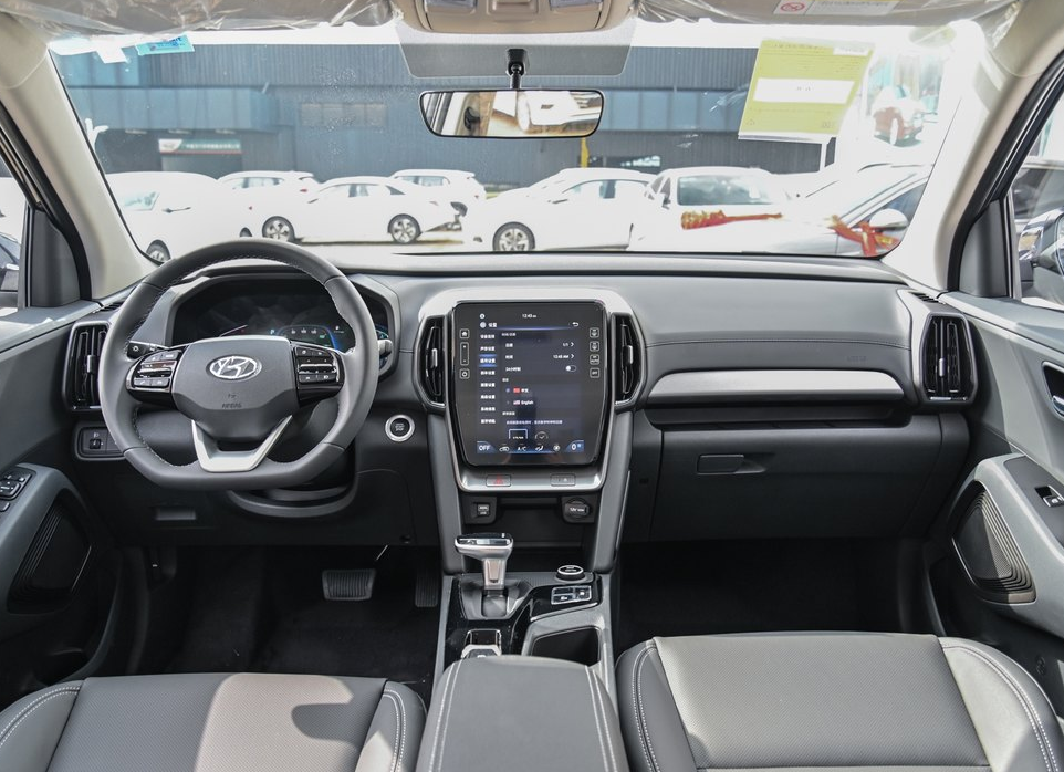 从12.98万降至11.38万起，入门就配6AT，带你看北京现代ix35