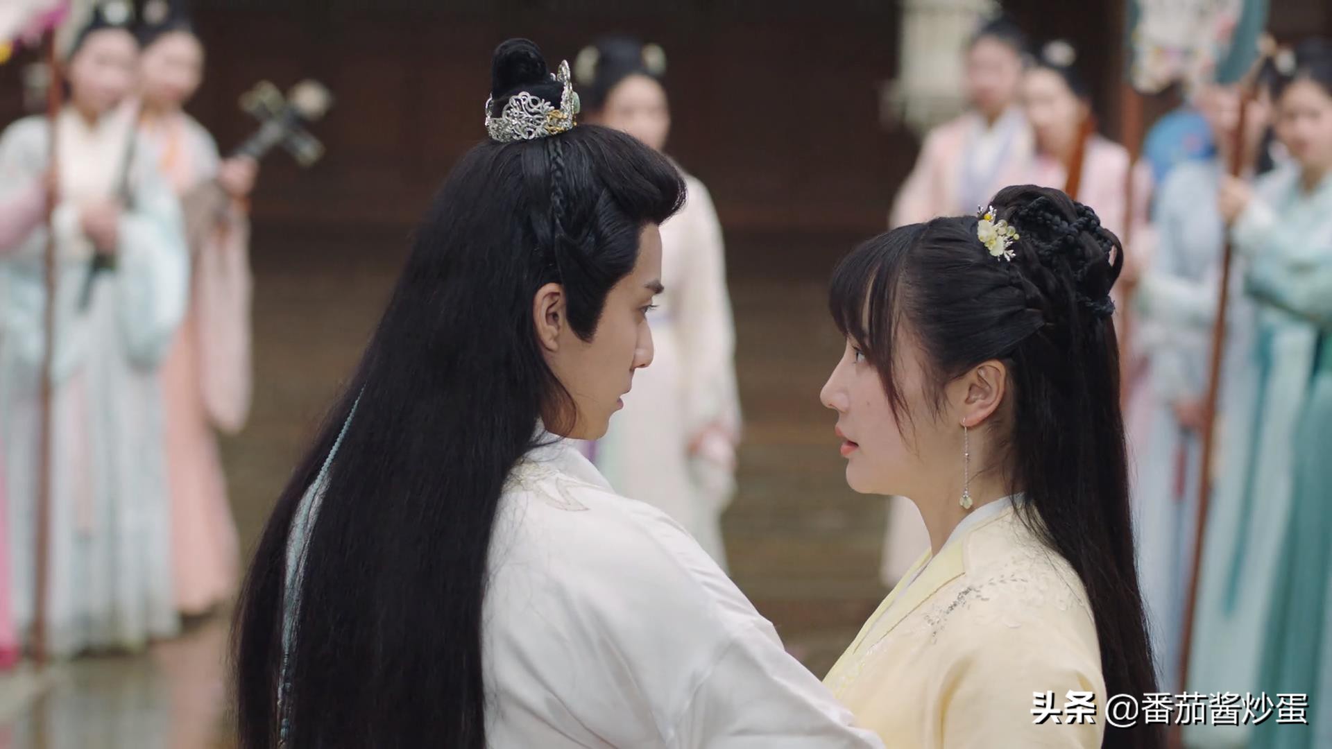 X，年轻小组集团主演，“制作，纯茶”在同一天广播