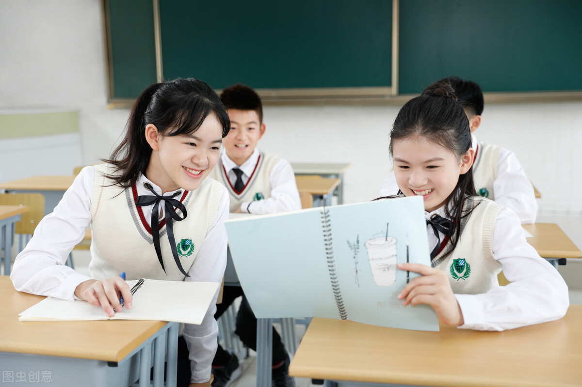 贵族学校与普通学校“校服对比”，这3点差距现实，学生：不公平