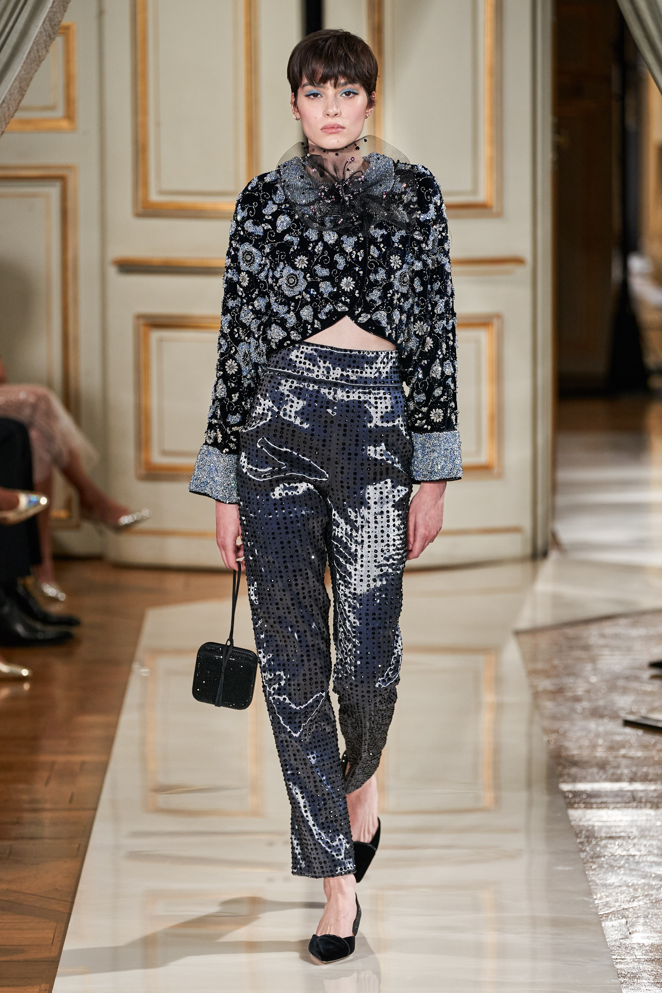 阿玛尼armani privé2021秋季高定女装,精致高雅格调