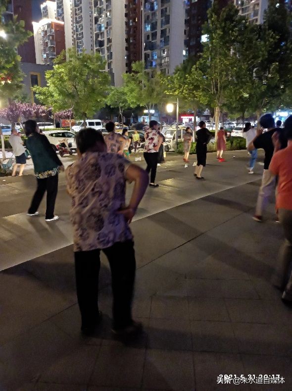 开封一河边散步有感