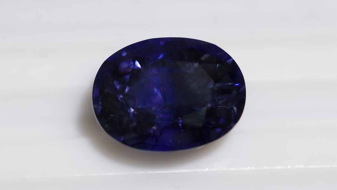 堇青石——最“低配版”的蓝宝石，它也是维京人的指南针