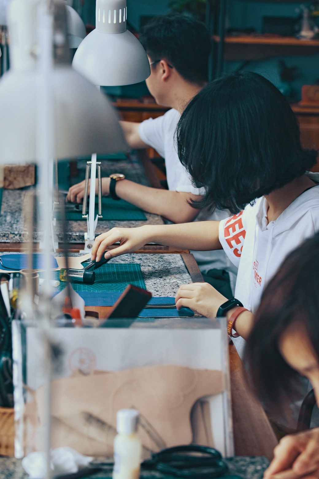 手工皮具基础班：工艺、工具、皮料、版型我们应该从哪开始学习