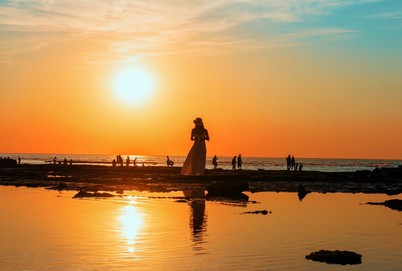 去中国十大最美海岛-涠洲岛看一场浪漫的日出日落，环岛很享受