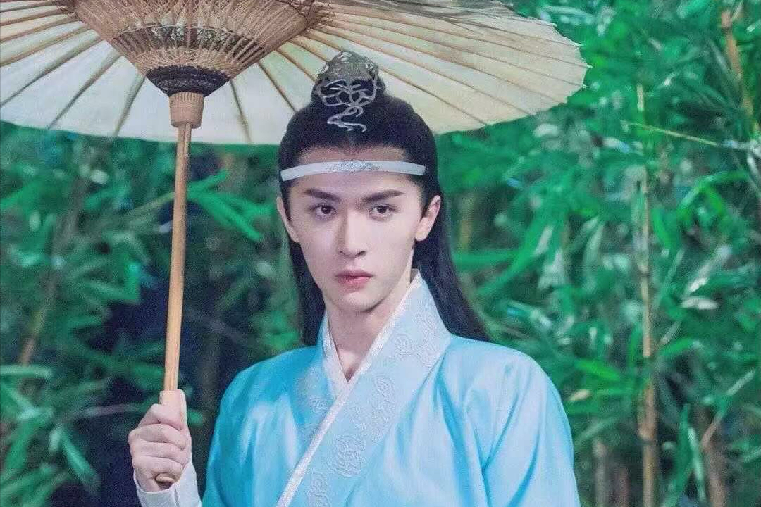 關格格的情史，背后的男人不止有鹿晗