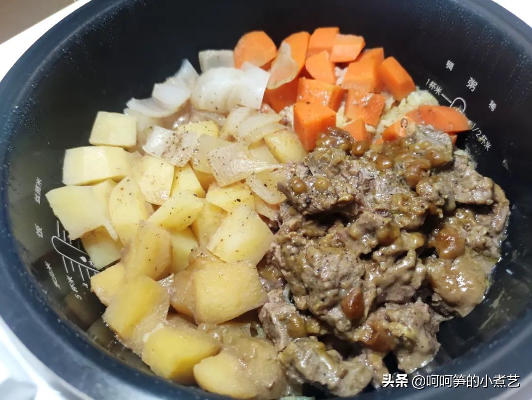 只要电饭煲就能做的咖喱饭，简单又好吃，快手还美味，适合新手党