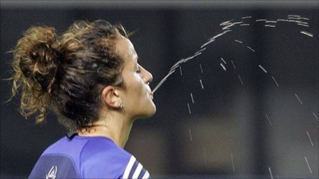 不少医学从业者与专家都提出,应当在赛场上明令禁止吐口水的行为,以